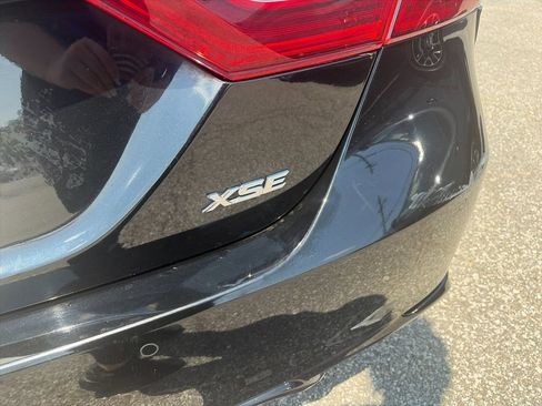 Used 2018 Toyota Camry XSE FWD image 33