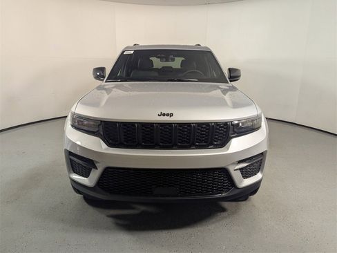 New 2025 Jeep Grand Cherokee Altitude image 2