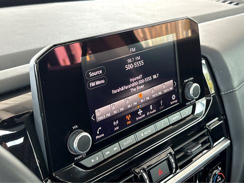 Used 2025 Nissan Pathfinder SV w/ SV Premium Package image 9