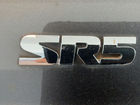 Used 2017 Toyota Tundra SR5 w/ SR5 Upgrade Package AWD/4WD image 46