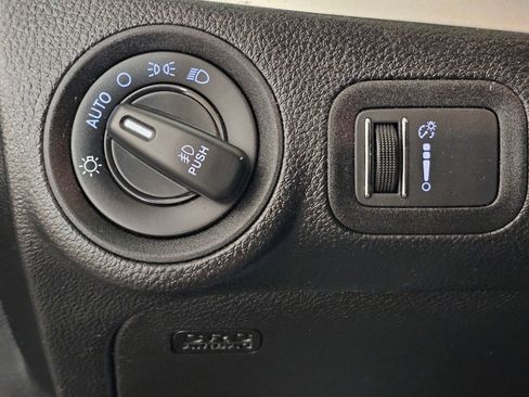 Used 2019 Dodge Journey SE w/ Premium Group image 23