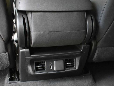 Used 2025 Chevrolet Silverado 1500 LT image 10