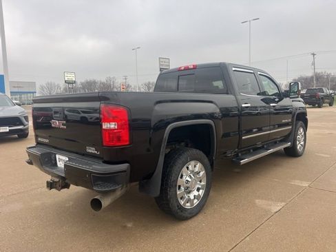 Used 2018 GMC Sierra 2500 Denali image 3