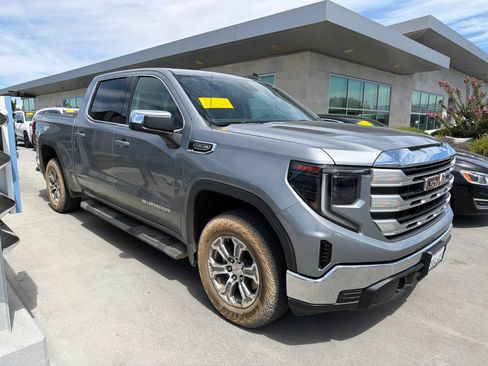 Used 2023 GMC Sierra 1500 SLE AWD/4WD image 2