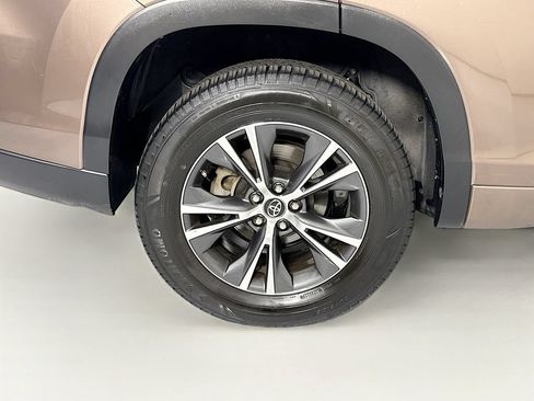 Used 2018 Toyota Highlander Plus FWD image 33