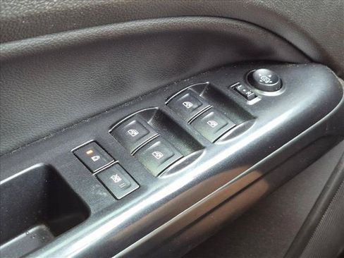 Used 2015 GMC Canyon SLE w/ All-Terrain Package RWD image 12