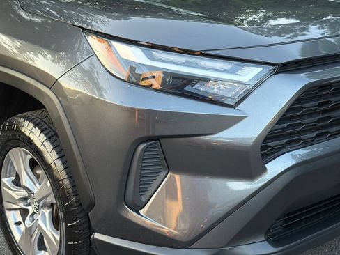 Used 2022 Toyota RAV4 XLE AWD/4WD image 9