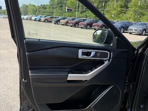 Used 2021 Ford Explorer XLT w/ Equipment Group 202A image 8