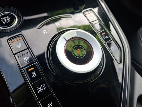 Certified 2024 Kia Niro SX Touring image 15