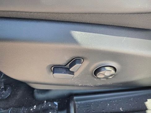 New 2026 Chrysler Pacifica Select image 4