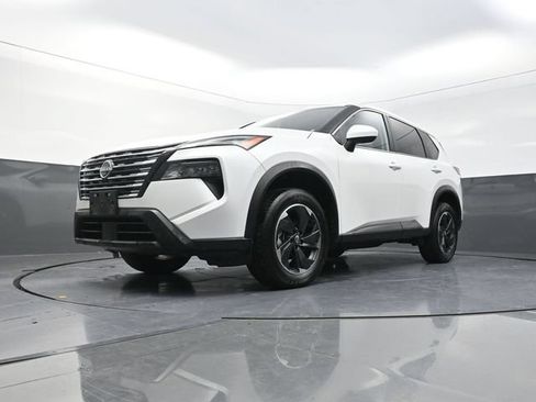 Used 2025 Nissan Rogue SV AWD/4WD image 33