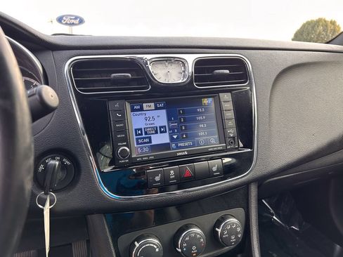Used 2011 Chrysler 200 Limited FWD image 21
