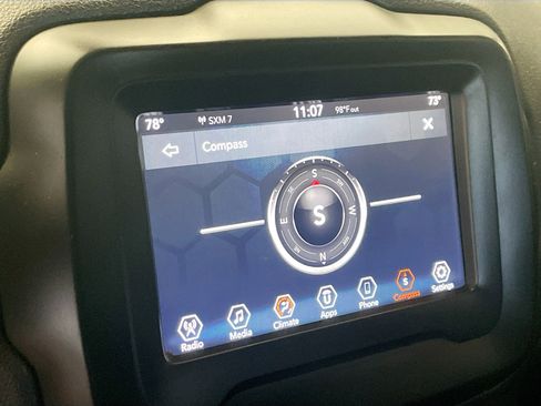 Used 2018 Jeep Renegade Altitude image 9