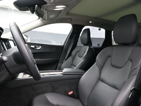 Used 2023 Volvo XC60 B5 Plus w/ Climate Package AWD/4WD image 10