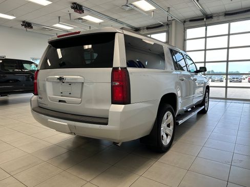 Used 2017 Chevrolet Suburban LT w/ LT Signature Package AWD/4WD image 5