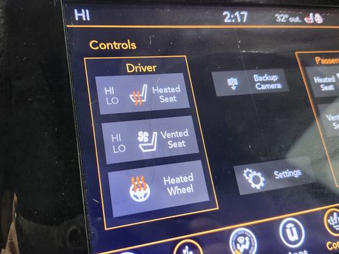 Used 2019 Jeep Grand Cherokee Limited w/ Luxury Group II image 9