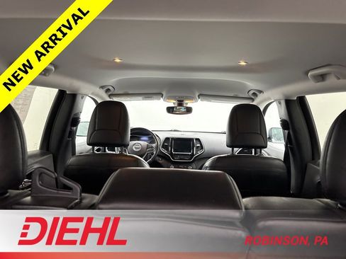 Used 2019 Jeep Cherokee Limited image 9