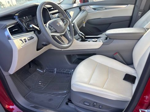 Used 2025 Cadillac XT5 Premium Luxury w/ Technology Package FWD image 8