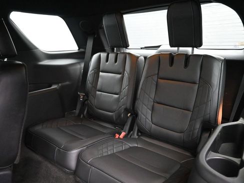 Used 2017 Ford Explorer Platinum image 31