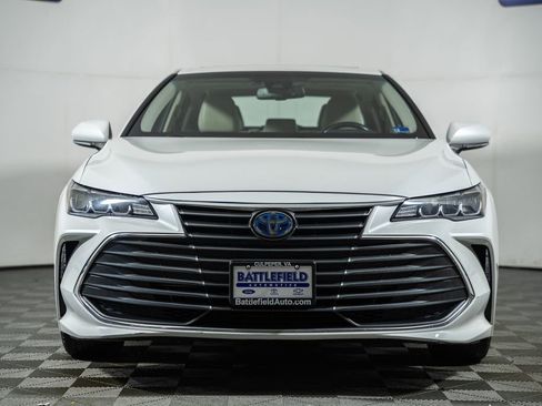 Used 2020 Toyota Avalon XLE w/ Moonroof Package image 2