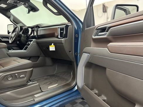 New 2026 GMC Sierra 2500 Denali w/ Denali Reserve Package AWD/4WD image 36