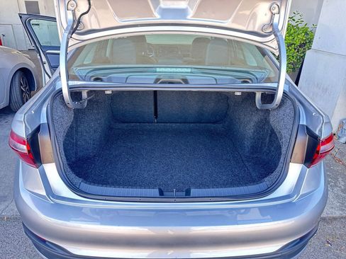 Used 2025 Volkswagen Jetta SE image 31