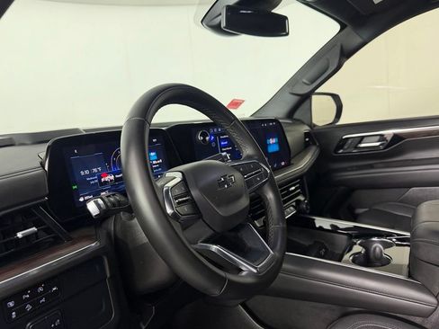 Used 2025 Chevrolet Suburban Z71 AWD/4WD image 23