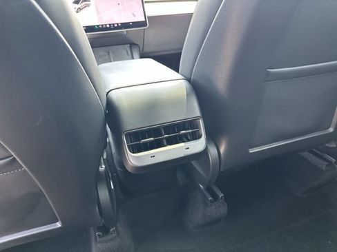 Used 2021 Tesla Model Y Long Range AWD/4WD image 25