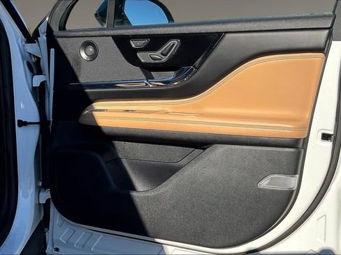 Used 2020 Lincoln Corsair Reserve w/ Equipment Group 201A image 27