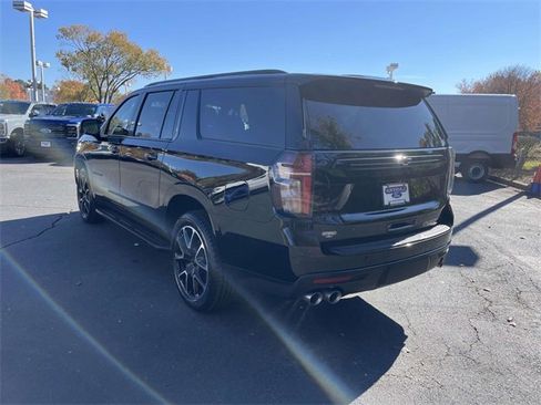 Used 2023 Chevrolet Suburban RST w/ Sport Performance Package image 4