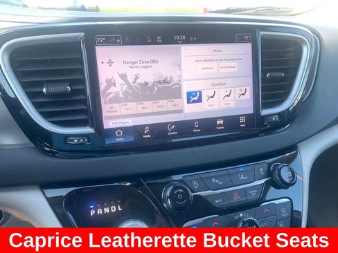 Used 2023 Chrysler Pacifica Touring-L FWD image 21