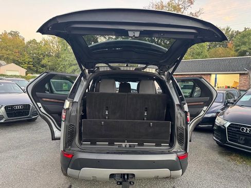 Used 2017 Land Rover Discovery HSE image 12