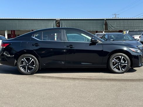 Used 2024 Nissan Sentra SV FWD image 3