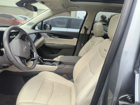 Certified 2023 Cadillac XT6 Premium Luxury FWD image 3