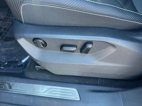 Used 2025 Volkswagen Atlas Cross Sport SE image 22