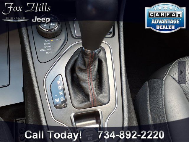 Used 2019 Jeep Cherokee Trailhawk AWD/4WD image 23