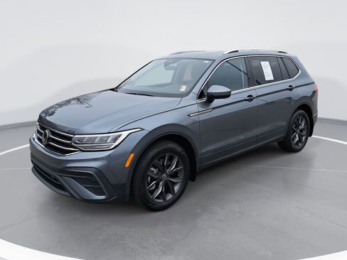 Certified 2023 Volkswagen Tiguan SE w/ Panoramic Sunroof Package image 7
