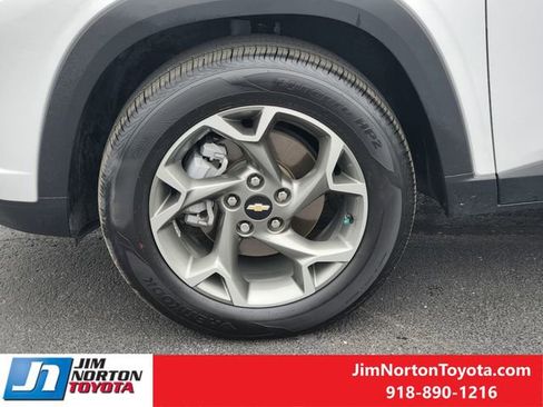 Used 2025 Chevrolet Trax LT w/ Driver Confidence Package FWD image 14