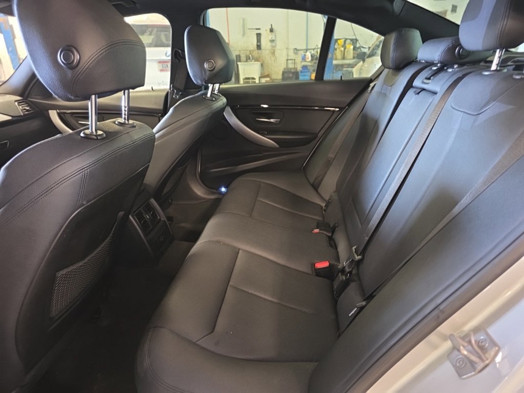 Used 2018 BMW 330i Sedan RWD image 5