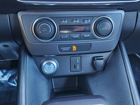 Used 2025 Nissan Leaf S image 23