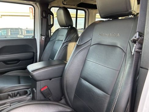 Used 2023 Jeep Wrangler Unlimited Sahara image 35