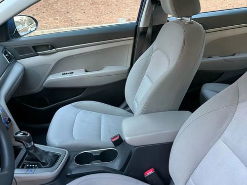 Used 2017 Hyundai Elantra SE image 15