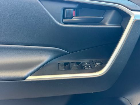 Certified 2022 Toyota RAV4 LE AWD/4WD image 13