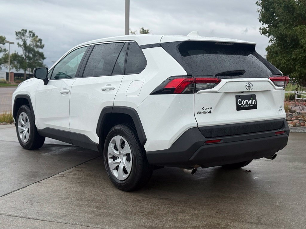 Used 2025 Toyota RAV4 LE AWD/4WD image 5