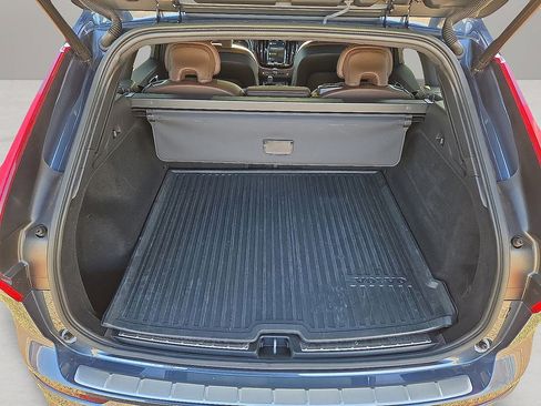 Certified 2023 Volvo XC60 B5 Plus w/ Protection Package Premier image 15