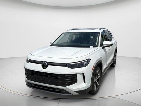 New 2026 Volkswagen Tiguan SE FWD image 1
