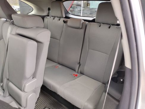 Used 2023 Toyota Highlander LE image 15