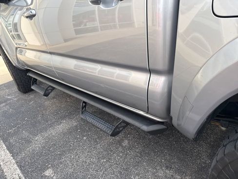 Used 2018 Toyota Tacoma TRD Sport image 15