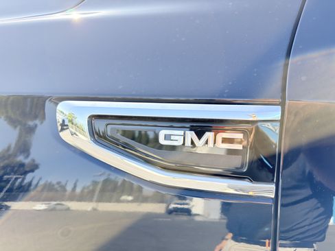 Used 2024 GMC Yukon SLT AWD/4WD image 37