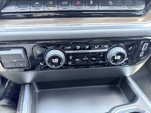 Used 2024 Chevrolet Silverado 1500 LT Trail Boss w/ Convenience Package II AWD/4WD image 38
